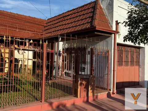Casa en venta - 2 Dormitorios 2 Baños - 304Mts2 - Berisso