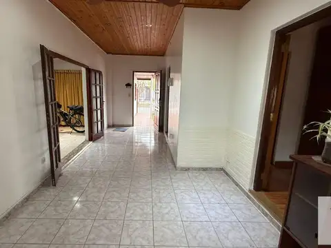 172 e/ Parana y Republica Árabe Unida