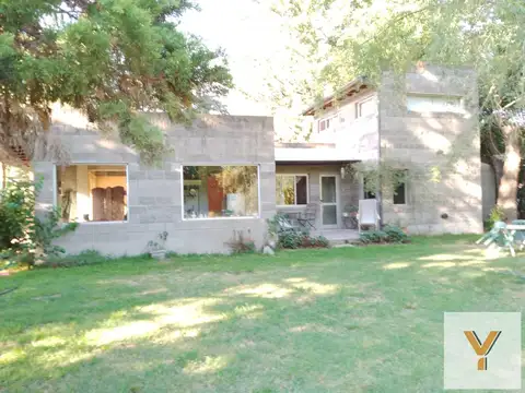 Casa en venta - 2 Dormitorios 2 Baños - Cochera - 3.237Mts2 - Exaltación de La Cruz