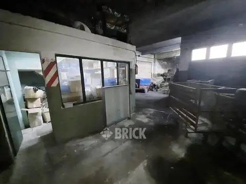 ESPECTACULAR GALPON CON PH EN BOUCHARD AL 3200 - 566 M2 CUBIERTOS