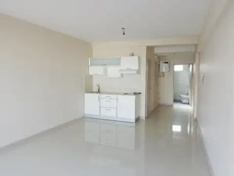 Monoambiente con balcón terraza y baulera