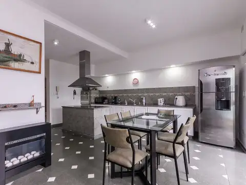 VENTA CASA 6 AMB O MULTIFAMILIAR PARQUE COCHERA