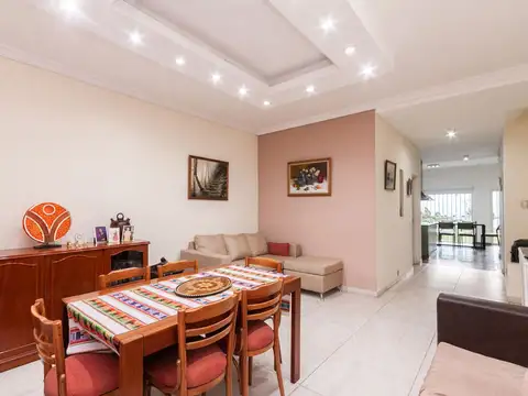 VENTA CASA 6 AMB O MULTIFAMILIAR PARQUE COCHERA