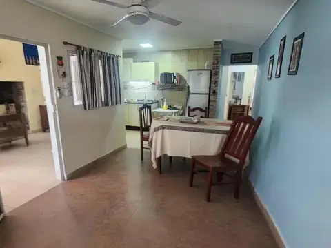 Casa 4 ambientes con 2 baños