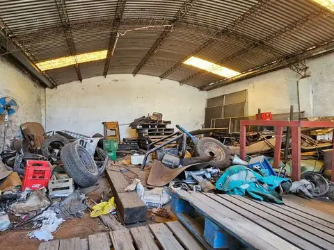 Alquiler  Galpon- alberdi opcional local al frente