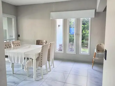 HERMOSA CASA A LAGUNA EN EL CANTON ISLAS