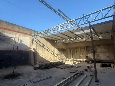 Galpón en excelente ubicación. Se entrega reciclado a nuevo!