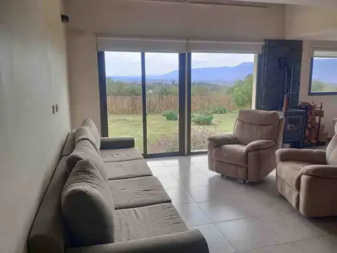 Casa 4 ambientes con 2 baños