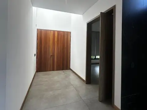 Alquiler Anual Al Rio SIN MUEBLES Barrio El Yacht Nordelta Tigre