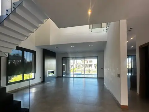 Casa en Alquiler de 4 dormitorios