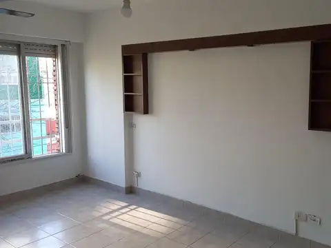 SANTOS DUMONT 4000 - CHACARITA - MONOAMBIENTE MUY LUMINOSO!