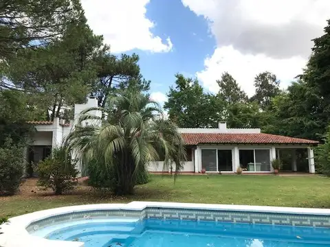 CASA EN VENTA CON EXCELENTE UBICACION, EL MORO, MARCOS PAZ.