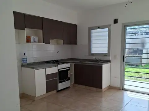 Casa 3 ambientes con 2 baños