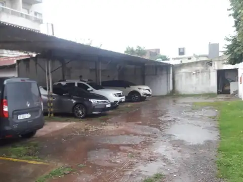 Galpón con casa y cocheras en venta, Bernardo de Irigoyen 667, Escobar centro