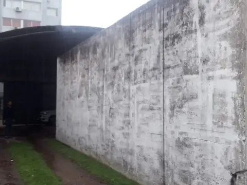 Galpón con casa y cocheras en venta, Bernardo de Irigoyen 667, Escobar centro