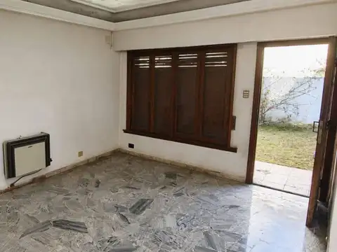 Depto Tipo Casa en Venta en Bernal Oeste, USD 55.000