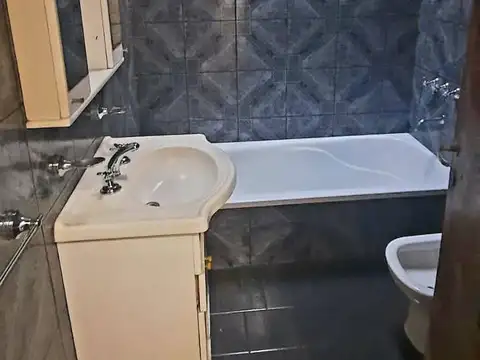 Depto Tipo Casa 5 ambientes con 2 baños