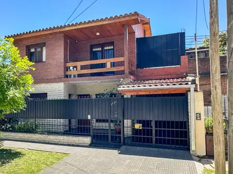Casa en Venta con 2 cocheras