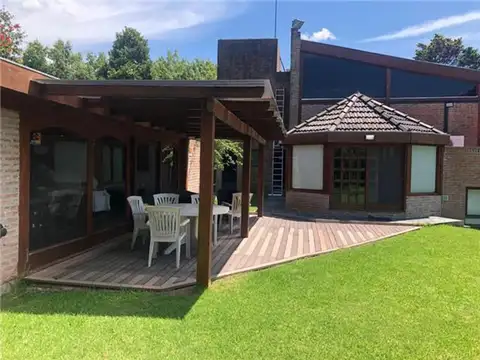 Casa en Venta con 4 cocheras