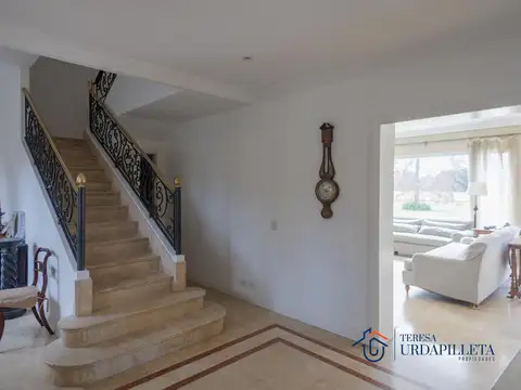 Casa en Venta con 5 cocheras