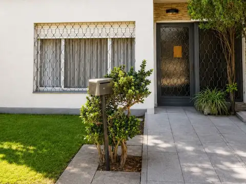 DEPTO 3AMB EN EXCELENTE ZONA DE LUZURIAGA. ESCUCHA OFERTA.