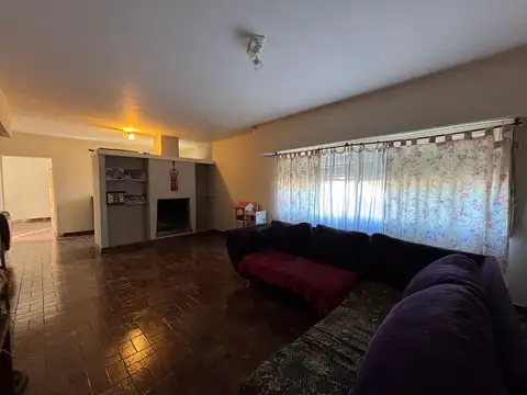 Casa 6 ambientes con 1 baño