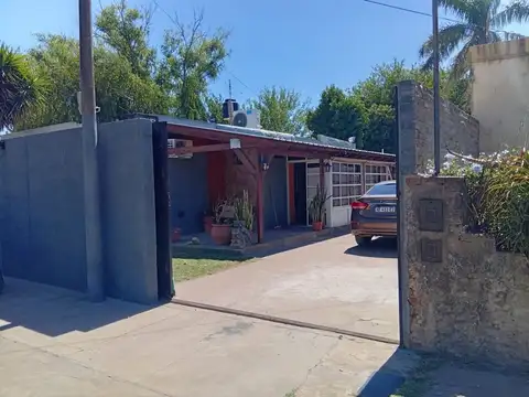 CASA EN VENTA EN ALVAREZ CON PILETA