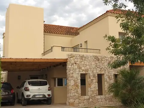 Casa en Alquiler en San Gabriel, USD 2.300
