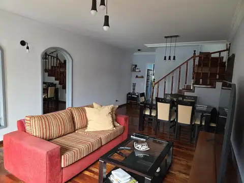 Casa 5 ambientes con 2 baños