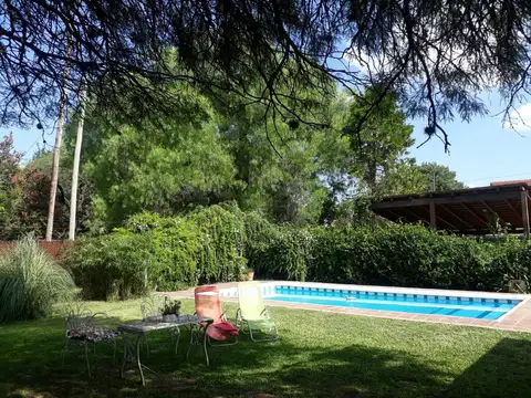 Casa en Venta con 3 cocheras