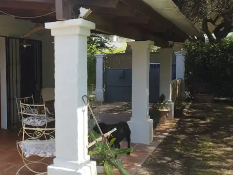 VENTA CASA BARRIO QUISQUIZACATE 3 DORM PILETA