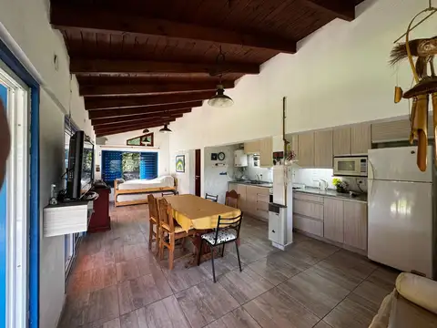 VENTA casa villa ciudad America vista al lago.