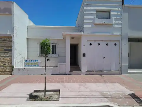 Venta Casa de 4 ambientes en  Chivilcoy