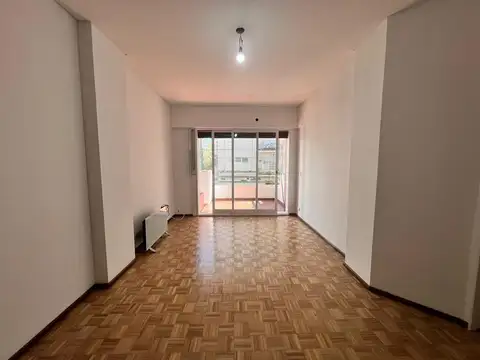 Pedernera 400, Piso 1
