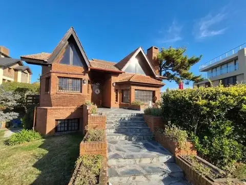 Casa en venta - 3 Dormitorios 3 Baños - Pinamar