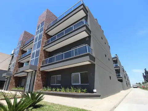 3 AMBIENTES CON COCHERA Y PATIO ESCUCHA OFERTA