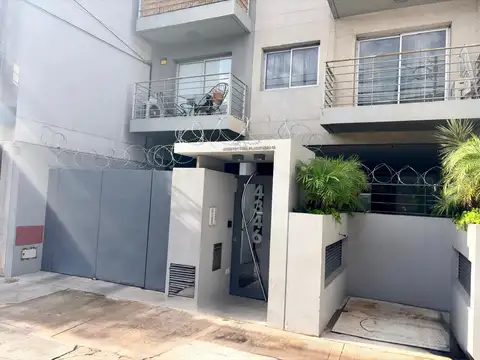 Hermoso monoambiente divisible con mucha luz en Monte Castro con balcon al frente