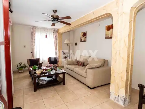 Casa 7 ambientes con 2 baños