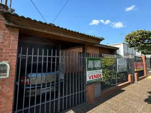 CHALET 4 AMBIENTES EN VENTA CON JARDIN