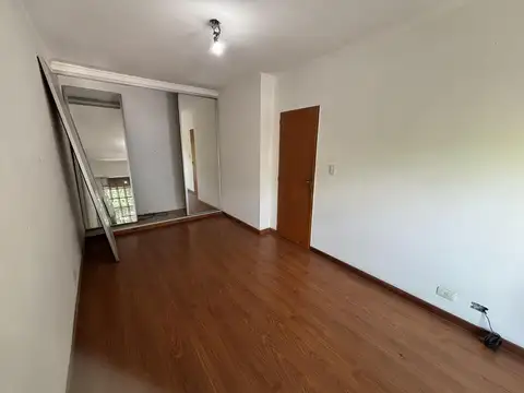 Casa en Alquiler con 1 cochera