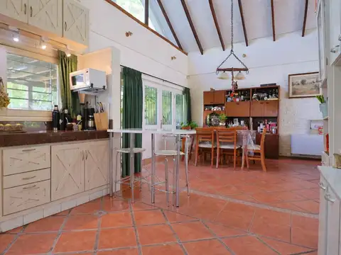 Casa 7 ambientes con 3 baños