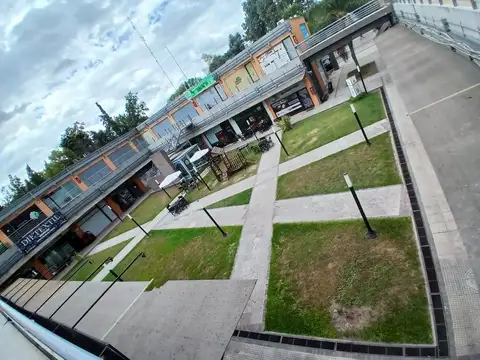 PLAZA CENTRAL EN UN IMPORTANTE COMPLEJ0 EN ALVAREZ