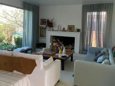 Casa en Alquiler Temporal con 2 cocheras