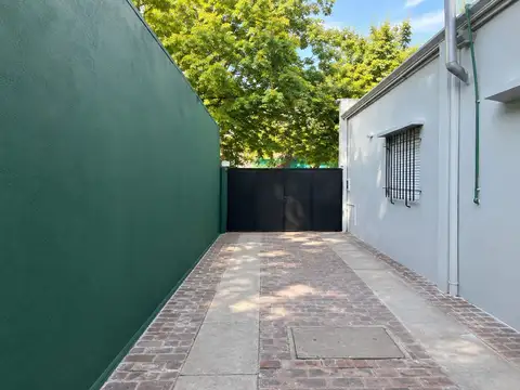 Casa en Alquiler con 2 cocheras