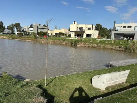 Casa 6 ambientes con 4 baños