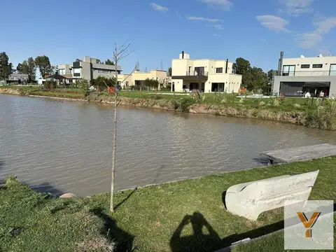 Casa 6 ambientes con 4 baños