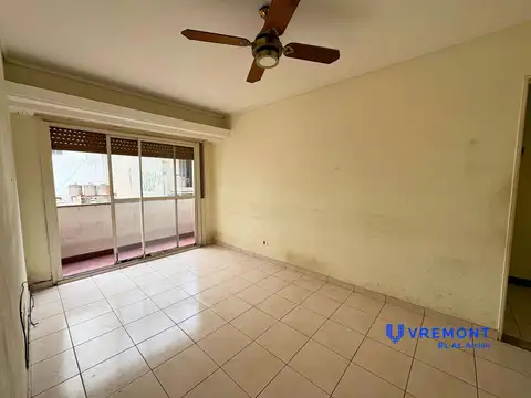 2 ambientes con balcon a pocas cuadras de Av. 9 de Julio y Av. Belgrano
