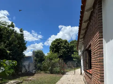 Venta casa 3 ambientes doble lote 564m2 Longchamps