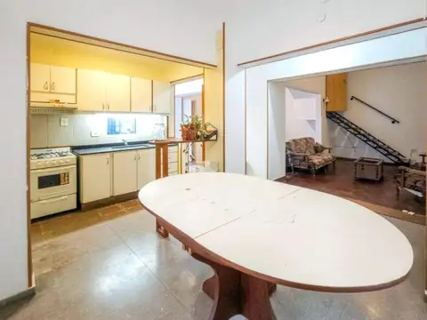 Casa 6 ambientes con 2 baños
