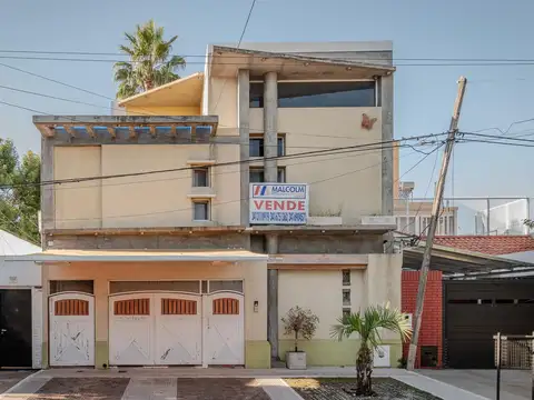 RETASADA!  -  CASA  4 DORMITORIOS CON  PILETA Y COCHERA